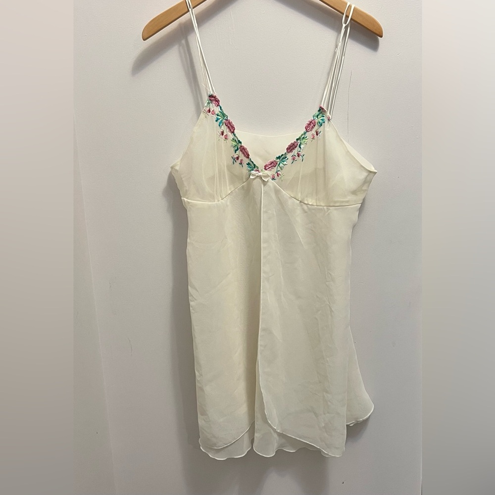 VINTAGE 90’s Y2K Elegant Cream Floral Embroidered Nightgown